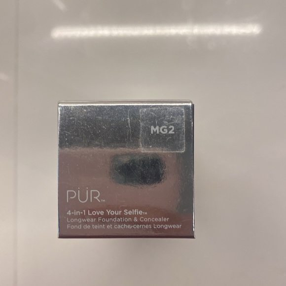 Pür Cosmetics 4 in 1 Love Your Selfie Foundation & Concealer - Picture 2 of 5